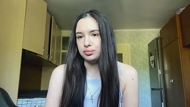 CarolineRu online show from May 26, 2026, 8:32 am