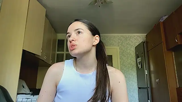 CarolineRu online show from May 27, 2026, 9:28 am