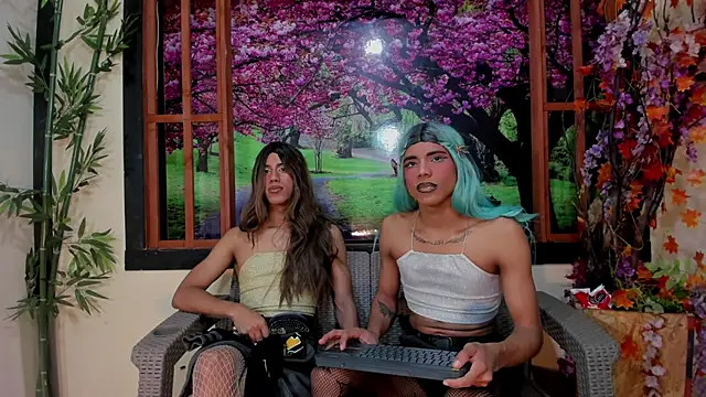 Elena and Julian online show from July 4, 2026, 7:20 pm
