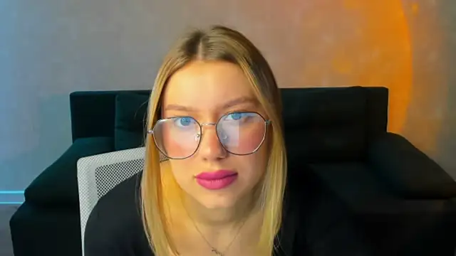 Shakira Lux online show from May 21, 2026, 1:12 am