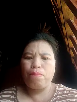 -Yeyi- online show from May 17, 2026, 7:28 am
