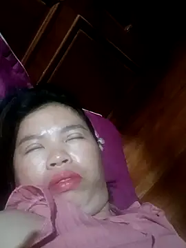 -Yeyi- online show from May 17, 2026, 9:44 pm