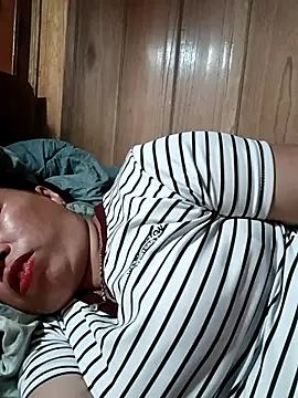 Snapshot of -Yeyi- chatting on July 5, 2026, 11:06 am -Yeyi- online show from July 5, 2026, 11:06 am