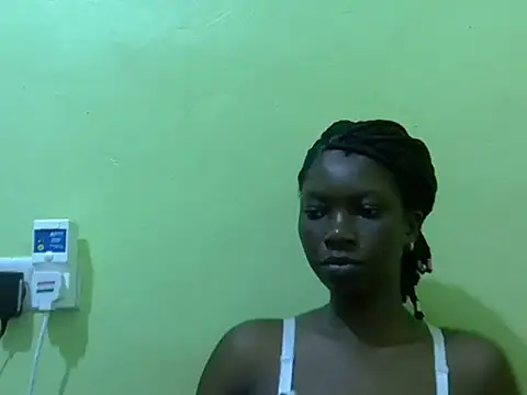 Sweet-Lynn online show from May 19, 2026, 5:25 am