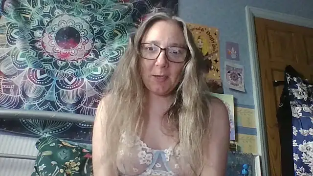 Izzylove47 online show from June 5, 2026, 9:26 am