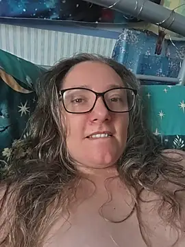 Izzylove47 online show from June 26, 2026, 11:14 am