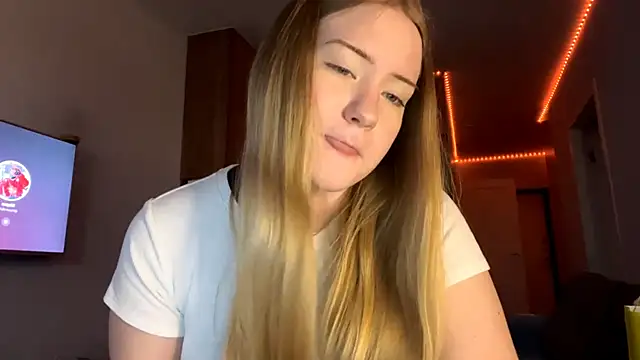 Lisi Kiss  online show from May 25, 2026, 6:47 pm