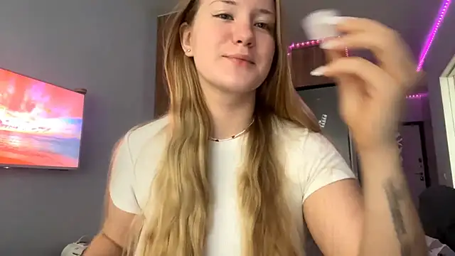 Lisi Kiss  online show from May 27, 2026, 10:12 am