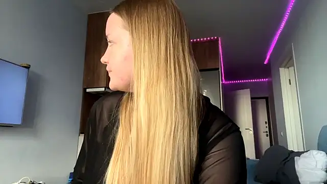 Lisi Kiss  online show from May 28, 2026, 4:59 pm