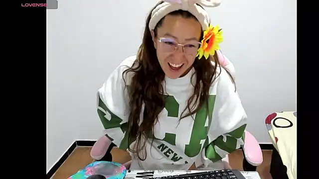 Snapshot of beautyfullchrys chatting on July 1, 2026, 9:44 am beautyfullchrys online show from July 1, 2026, 9:44 am