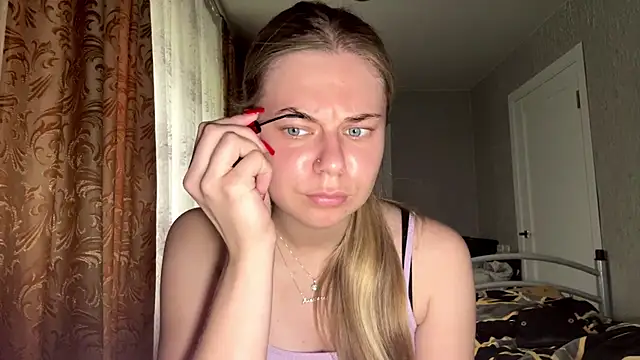 HoneysPiee online show from June 26, 2026, 9:57 am
