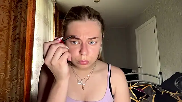 HoneysPiee online show from July 9, 2026, 9:46 am