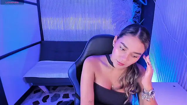 Snapshot of SophieWatson_ chatting on June 20, 2026, 1:47 pm SophieWatson online show from June 20, 2026, 1:47 pm