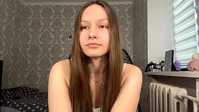 ShaylaChong online show from May 19, 2026, 4:08 am