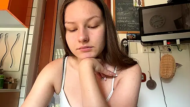 ShaylaChong online show from July 14, 2026, 7:13 am