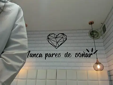 Snapshot of Aura_sander4u chatting on July 10, 2026, 6:32 pm Aura sander4u online show from July 10, 2026, 6:32 pm