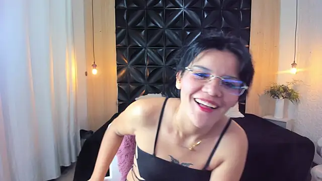 Lia  Kalifa online show from July 9, 2026, 2:32 pm