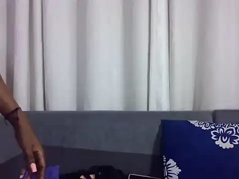 Snapshot of Candysleek_petite chatting on July 9, 2026, 12:42 pm Candysleek petite online show from July 9, 2026, 12:42 pm