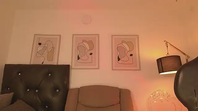 curlyanenth online show from June 28, 2026, 3:23 am