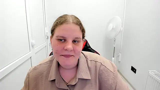Bella shyy  online show from July 19, 2026, 1:37 pm