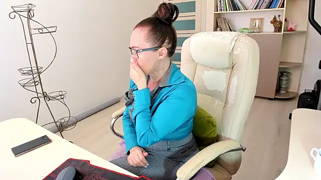 Snapshot of Vika73 chatting on November 13, 2025, 8:02 am Vika73 online show from November 13, 2025, 8:02 am