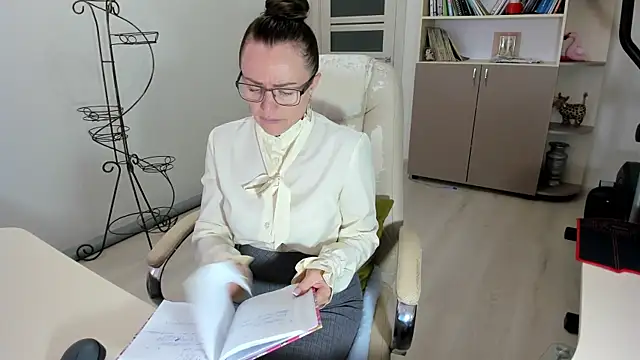 Snapshot of Vika73 chatting on November 16, 2025, 11:16 am Vika73 online show from November 16, 2025, 11:16 am