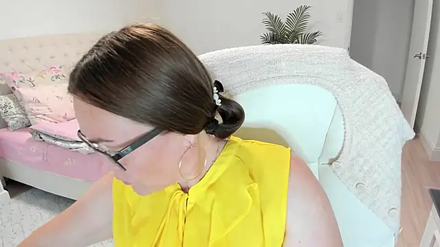 Snapshot of Vika73 chatting on June 17, 2026, 10:50 am Vika73 online show from June 17, 2026, 10:50 am