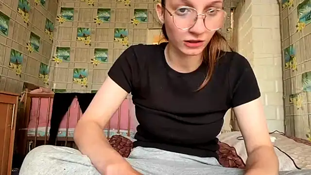 SparkleJebb online show from June 19, 2026, 4:22 pm