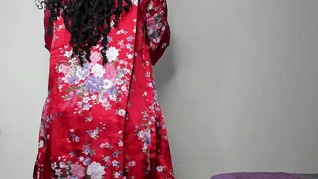 Snapshot of Real_Slim_Thick chatting on June 3, 2026, 7:19 pm Real Slim Thick online show from June 3, 2026, 7:19 pm