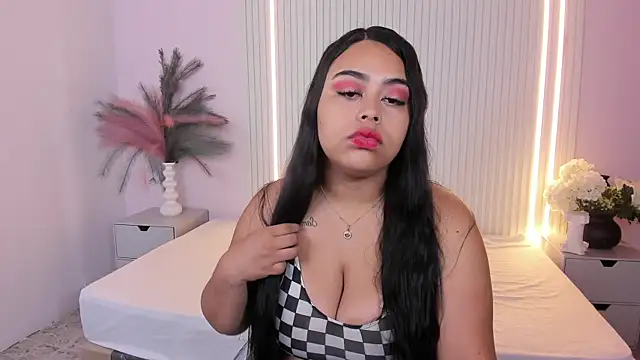 MiaLane3 online show from May 25, 2026, 11:38 am