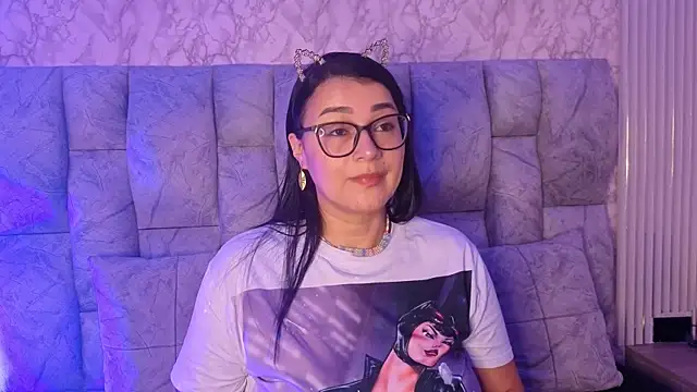 JuliaFerrer online show from May 22, 2026, 4:30 am