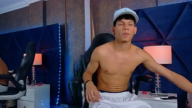 ThiagoFerrer  online show from May 27, 2026, 4:31 am