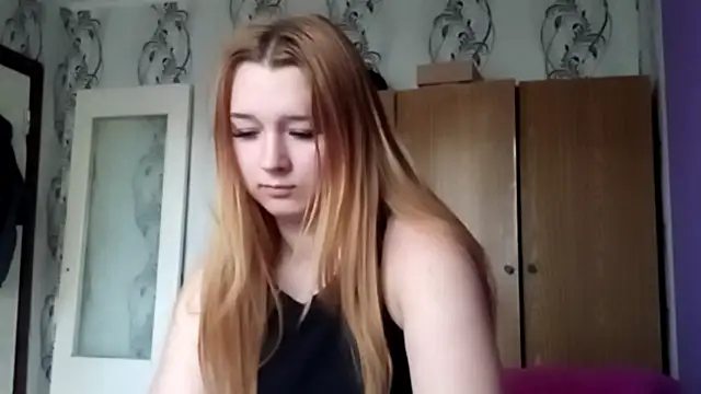 RaeannRoewe online show from May 26, 2026, 4:25 pm