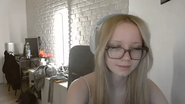 AmandaFix online show from May 27, 2026, 7:44 pm