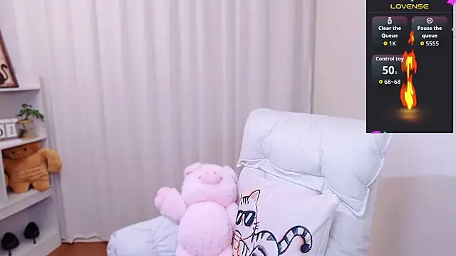 Snapshot of August_cat chatting on May 19, 2026, 9:10 pm August cat online show from May 19, 2026, 9:10 pm