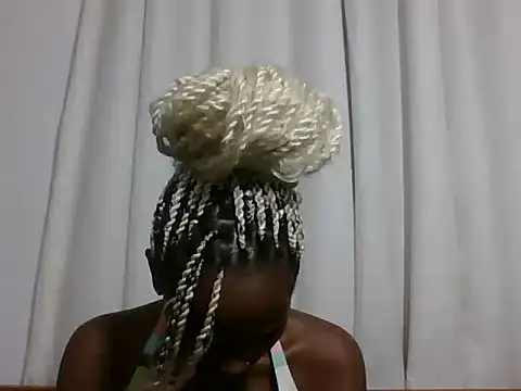 Snapshot of Sleek_petite chatting on July 10, 2026, 12:37 am Sleek petite online show from July 10, 2026, 12:37 am