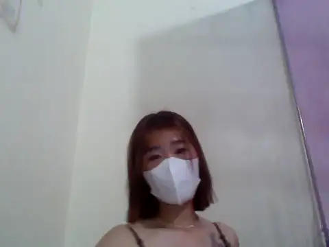 Lissaa18 online show from May 24, 2026, 2:33 pm