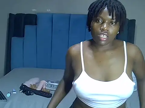 Snapshot of melanin_moon chatting on May 22, 2026, 12:29 am melanin moon online show from May 22, 2026, 12:29 am