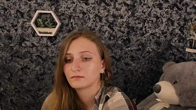 Jenny smille  online show from May 20, 2026, 9:26 am