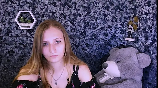 Jenny smille  online show from May 25, 2026, 8:09 am