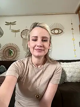 Lilygreen1 online show from May 19, 2026, 9:15 am