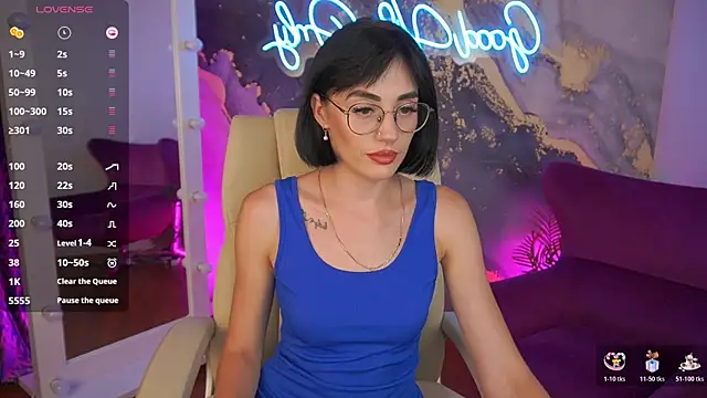Snapshot of EviiLune chatting on July 6, 2026, 8:33 pm EviiLune online show from July 6, 2026, 8:33 pm
