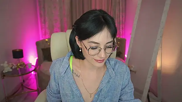 Snapshot of EviiLune chatting on July 13, 2026, 8:44 pm EviiLune online show from July 13, 2026, 8:44 pm