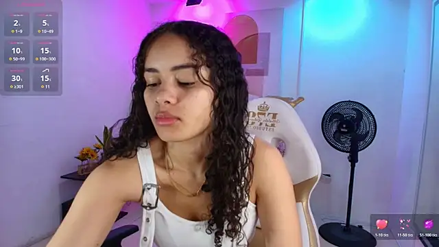 Snapshot of Baby_curly chatting on June 12, 2026, 7:02 pm Baby curly online show from June 12, 2026, 7:02 pm