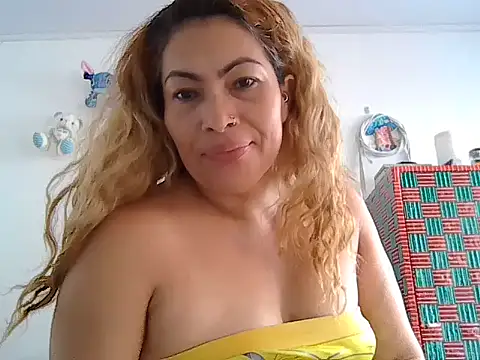 Layla-Astrum online show from May 25, 2026, 1:17 pm