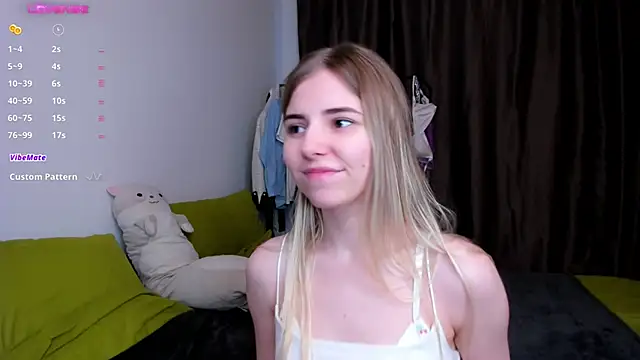 Honey Lia online show from May 24, 2026, 12:43 pm