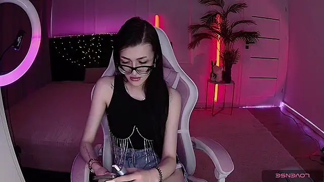Ariella Me online show from June 1, 2026, 6:37 am