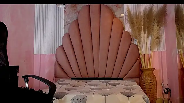 Kyomi Hunt online show from June 12, 2026, 3:49 am