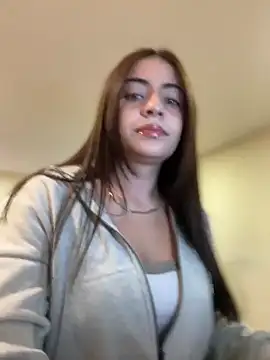 Hanna Cruz  online show from June 26, 2026, 1:26 pm