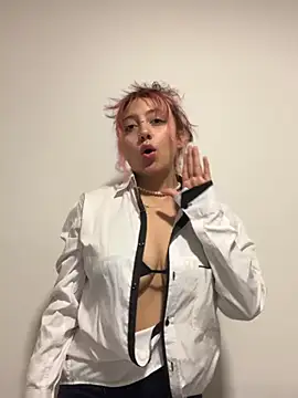 Emma Cut online show from May 28, 2026, 11:13 pm